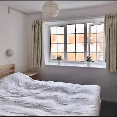 Great Price, Lovely Comfy Flat.2 Mins From The Sea Lyme Regis Exterior photo