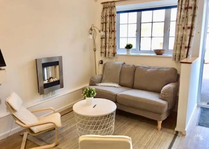 Great Price, Lovely Comfy Flat.2 Mins From The Sea